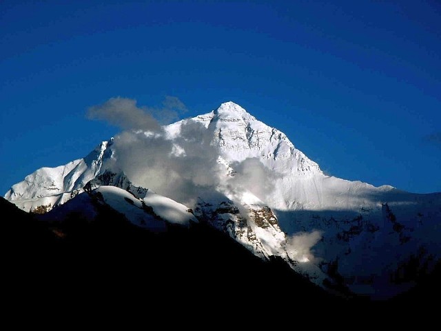 Wśród zdobyczy polskiego himalaisty nie zabrakło słynnego Mount Everestu, na który Kukuczka wspiął się 19 maja 1980 roku nową drogą, tzw. filarem południowym. Towarzyszył mu Andrzej Czok.