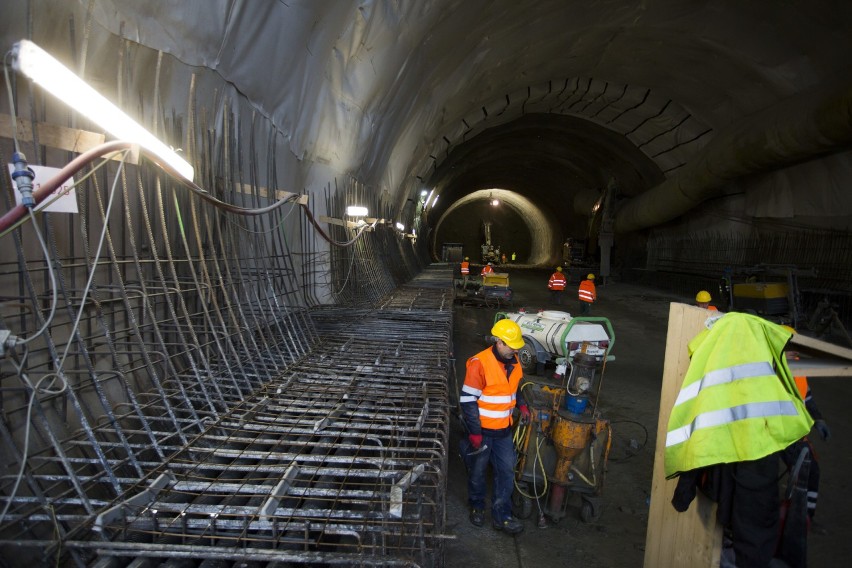 Na zakopiance powstaje najdłuższy tunel w Polsce. Ma już 100 metrów [ZDJĘCIA]