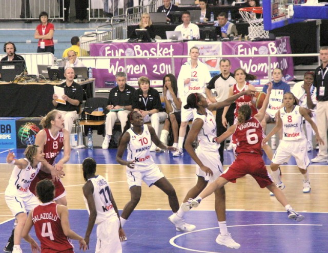W EuroBasket Women 2011 czas półfinałów. Jako pierwsze zmierzą ...
