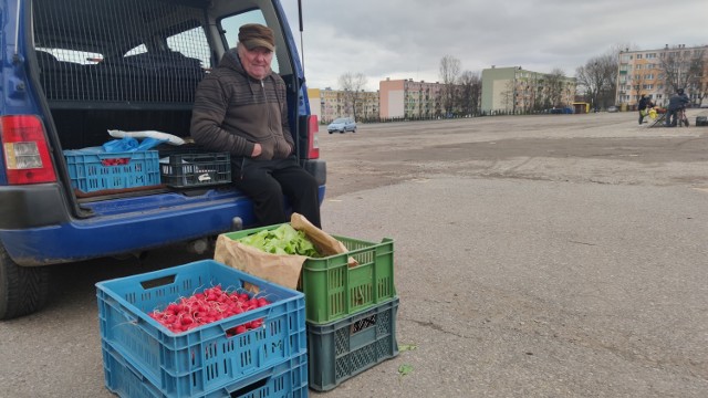 Koronawirus, Piotrków: Giełda samochodowa w Piotrkowie w pierwszy dzień wiosny, 21 marca, świeciła pustkami