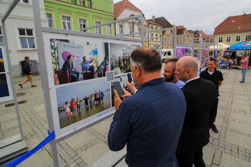 Otwarcie wystawy "10 lat Media i Sztuka - Festiwal w Darłowie" [zdjęcia]