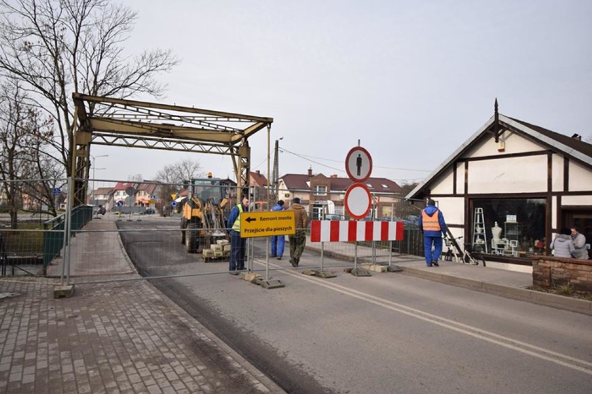 Nowy Dwór Gdański. Most zwodzony w centrum miasta został zamknięty 