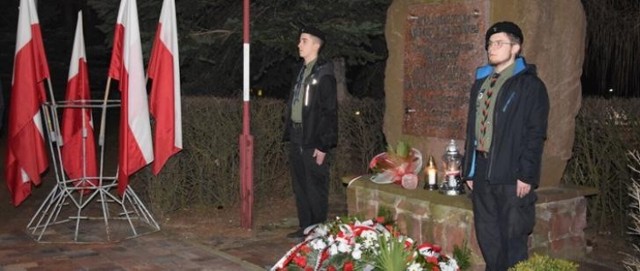 1 marca w Ostrowcu Świętokrzyskim uczczono Narodowy Dzień Żołnierzy Wyklętych. Uroczystości rozpoczęła msza święta. Złożono również kwiaty przed pomnikiem Armii Krajowej.