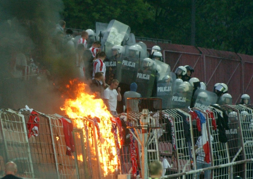 Derby Krakowa. Racowiska i oprawy na trybunach podczas meczów Wisły i Cracovii [ZDJĘCIA]