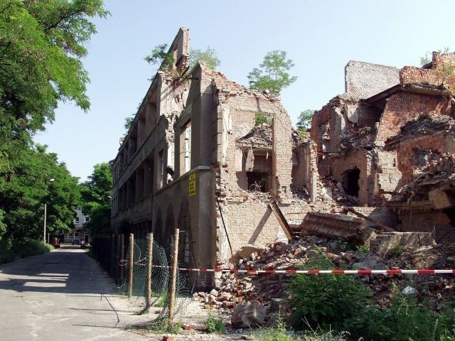 Rozebrali ruiny szpitala przy ul. Nabrzeżnej