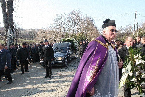 Pogrzeb Sylwestra z Lipnicy Wielkiej: spoczął na cmentarzu w Korzennej [ZDJĘCIA]