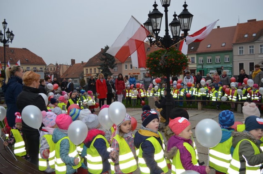 Hymn dla Niepodległej w wykonaniu przedszkolaków ze Śmigla FOTO