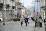 Sporo osób w centrum Kielc mimo pandemii koronawirusa (WIDEO, zdjęcia)