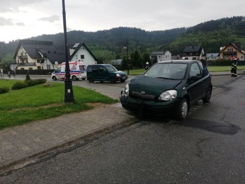 Wypadek w Powroźniku. Zderzenie dwóch samochodów osobowych