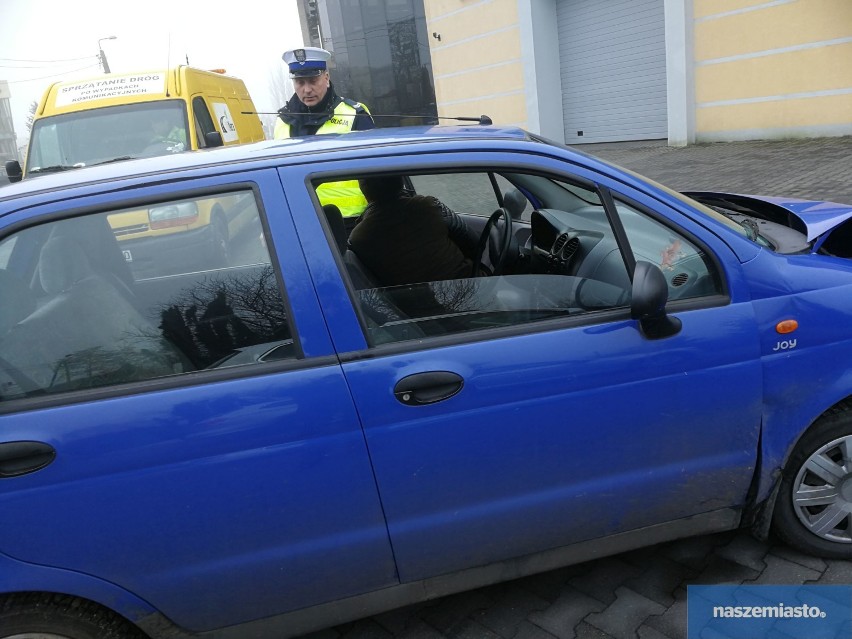 Kompletnie pijana 42-latka wjechała matizem w tył volkswagena we Włocławku. Miała ponad 3 promile! [zdjęcia, wideo]