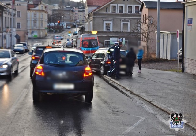 Na Wańkowicza kierowca wjechał w kobietę na chodniku, a później uderzył autem w zaparkowany tam samochód. Na Broniewskiego auto uderzyło w dziewczynkę na przejściu dla pieszych...