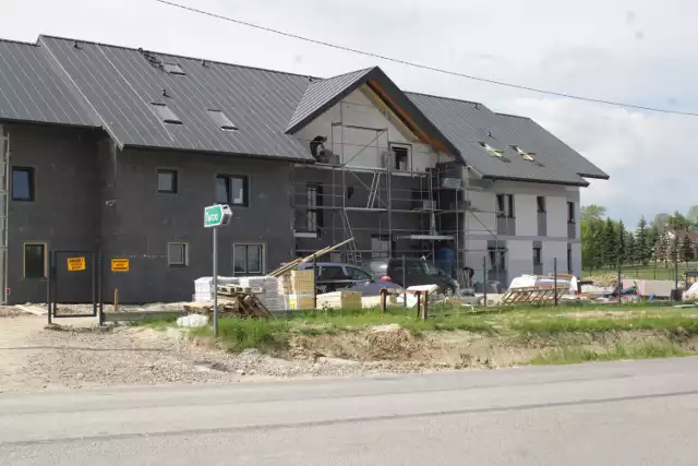 Blok w Staszkówce będzie miał 12 mieszkań. Zainteresowani mieszkańcy będą je mogli wynająć według zasad określonych w regulaminie, który zostanie uchwalony podczas pierwszej roboczej sesji RG