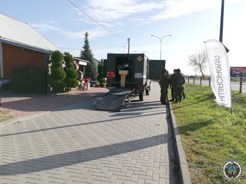Ewakuacja w Nowogrodzie. Saperzy przy ul. Stacha Konwy zabezpieczyli granat [zdjęcia]