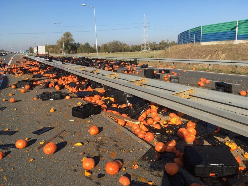 Na autostradzie A2, obok węzła Modła w Koninie z ciężarówki...