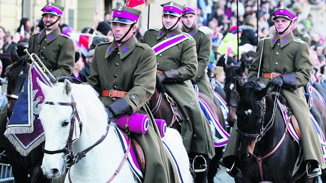 Szwadron Kawalerii Wojska Polskiego podczas defilady z okazji Święta Niepodległości