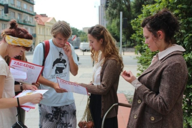 Artykuły na kartki, ortaliony, zawiła biurokracja. Relikty ...