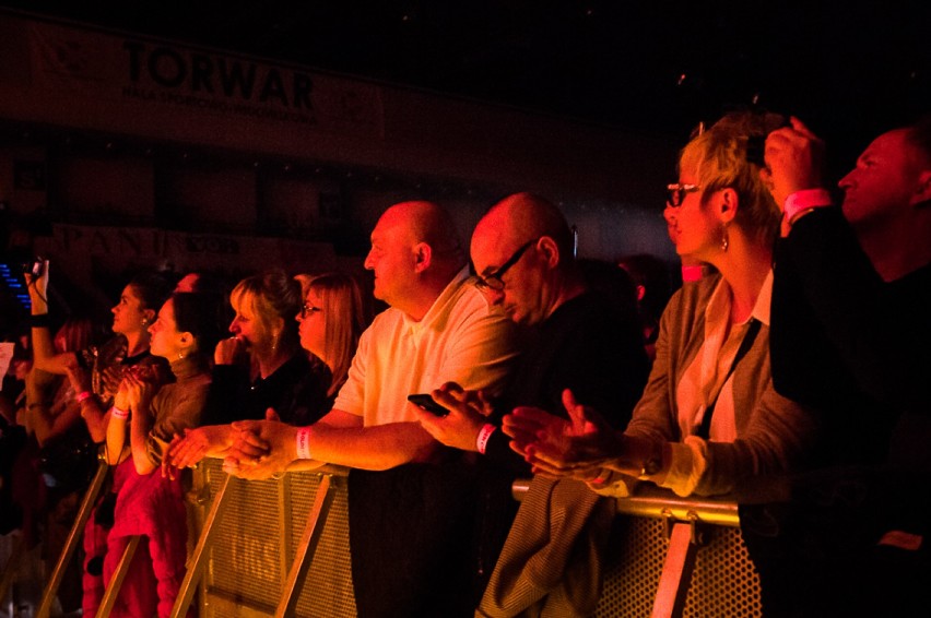 Simply Red na Torwarze. Koncert przy pełnej hali w Warszawie...