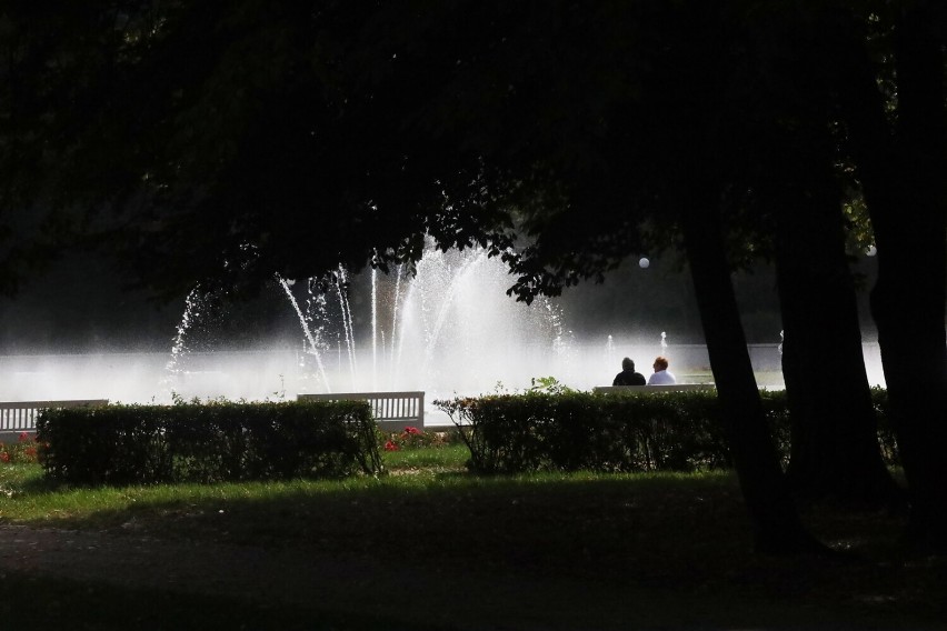 Remont parkowych alejek w sąsiedztwie fontann legnickiego Parku Miejskiego