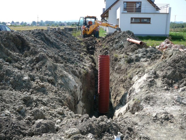 Prace przy budowie nowego ujęcia wody przy ulicy Podleśnej w Rzeszowie na osiedlu Budziwój już się rozpoczęły.
