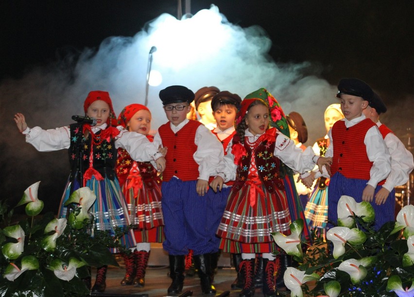 Uroczystość z okazji 15-lecia powiatu piotrkowskiego odbyła...