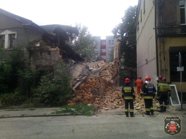 Zespół ratowniczy OSP Wieprz na działaniach gruzowiskowych.