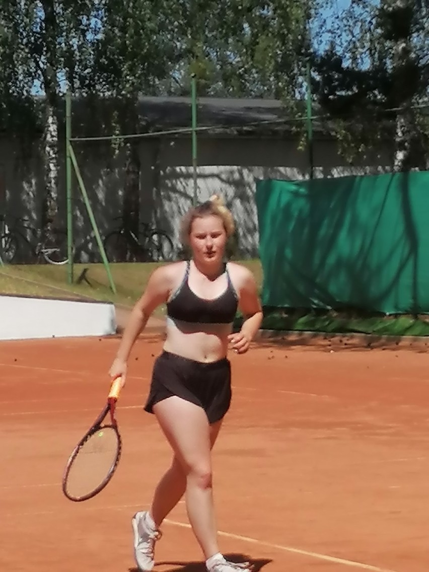 Czarne. Tenis ziemny. Karolina Kaszyńska nie zwalnia tempa w Cladding Louvres lidze kobiet