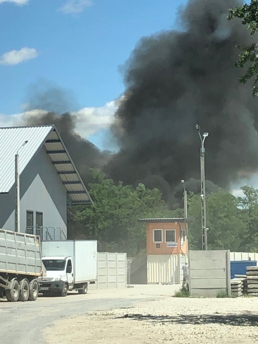 Wrocław. Pożar w zachodniej części miasta. Co się pali? Zobacz zdjęcia!