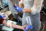 PCK apeluje: krew jest potrzebna szczególnie latem! Na terenie powiatu wągrowieckiego zawisły banery zachęcająca do jej oddawania