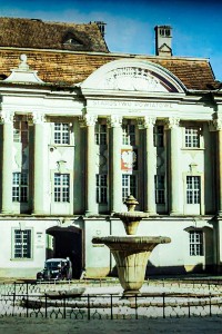 8 historycznych zimowych kadrów powojennych Żar. Jak wyglądał pałac Promnitzów?