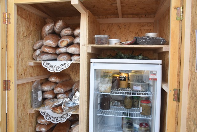 W żorskiej jadłodzielni jest kilkadziesiąt bochenków chleba.