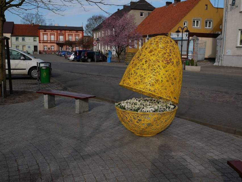 Ozdoby świąteczne pojawiły się na rynku w Skokach