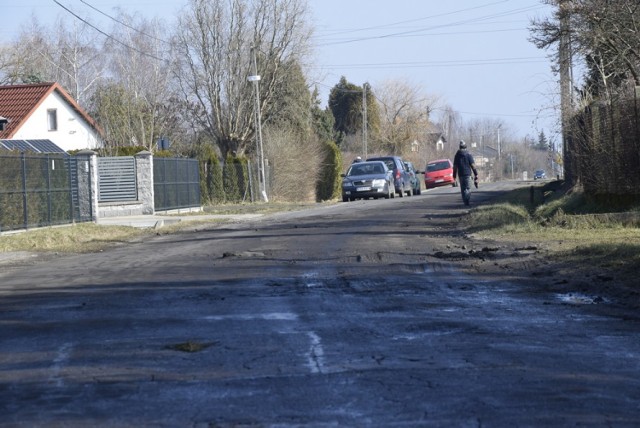 Ulica Miedniewicka w Skierniewicach po zimie znalazła się w opłakanym stanie