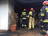 Palił się zadaszony taras domu w miejscowości Czarże pod Bydgoszczą [zdjęcia]