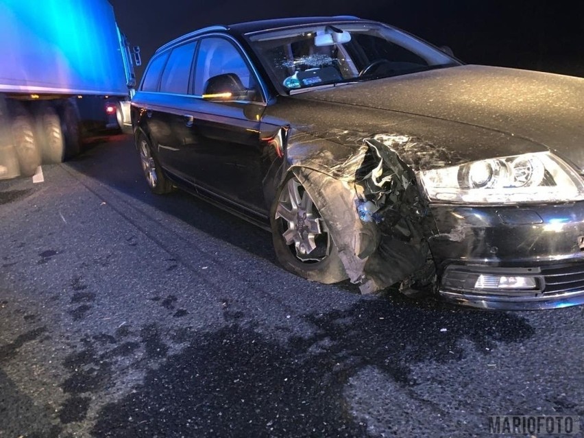 Wypadek na obwodnicy Opola. W środę rano seat najpierw uderzył w jelenia, a potem w audi