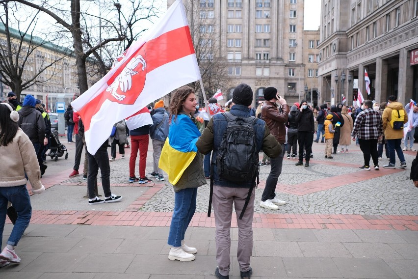 Demonstracja na ulicach Warszawy. Białorusini solidaryzują się z Ukrainą