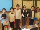 Dzień Kobiet w Szkole Podstawowej numer 3 w Jędrzejowie. Chłopcy przygotowali dla dziewcząt wyjątkowy występ (ZDJĘCIA) 