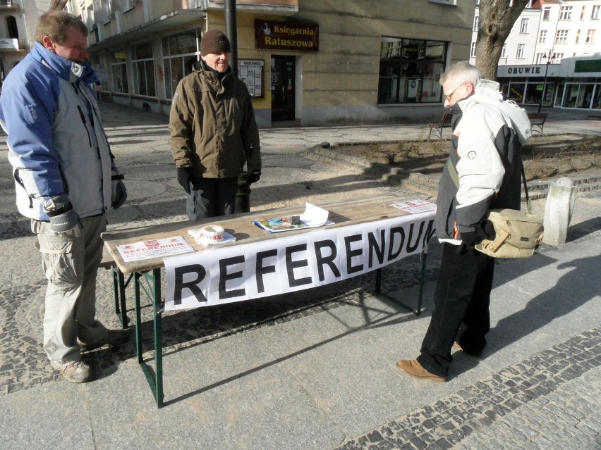 Referendum w Słupsku: Nie chcą prezydenta Kobylińskiego? Zbieranie podpisów [FOTO+FILM]