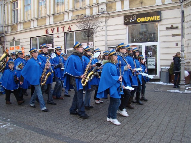 Orkiestra na ul. Sienkiewicza. Fot. P. Kawiorski