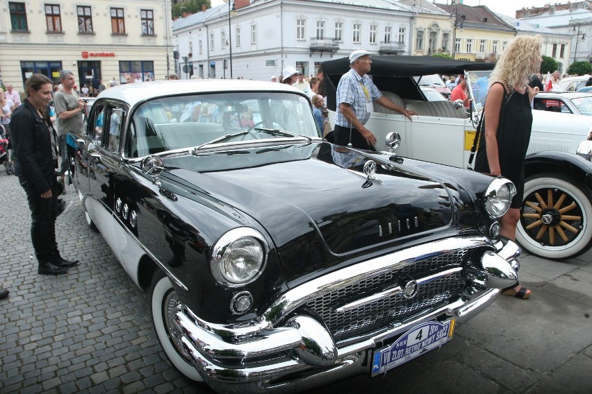 Zlot Starych Samochodów w Sączu. Buick special najpiękniejszy [ZDJĘCIA, WIDEO]