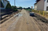 Ul. Ogrodowa w Karsinie już się zmienia. Poza drogą asfaltową powstanie tu także ścieżka rowerowa