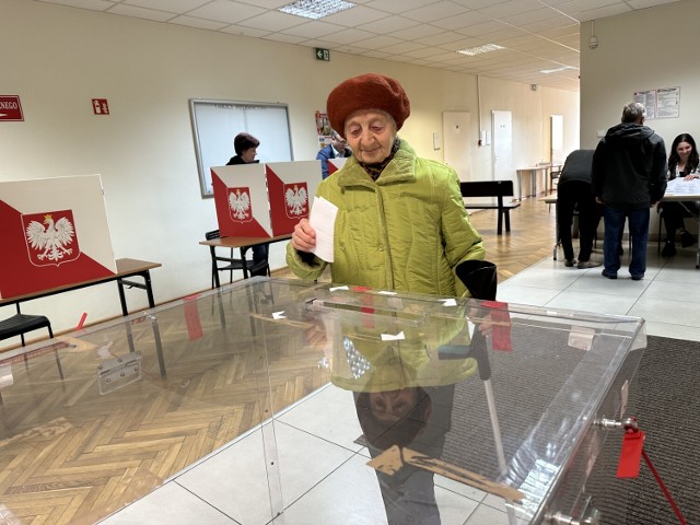 Głosowanie na prezydenta Bełchatowa w drugiej turze. Frekwencja do godz. 12