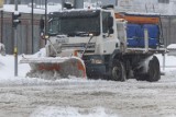 Na ulicach Rzeszowa pracuje 77 pługopiasakarek i ciągników, ale warunki są bardzo trudne, bo śniegu wciąż dosypuje