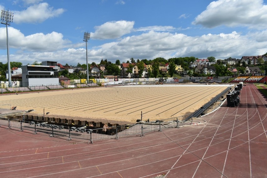 Postęp prac na stadionie w Chojnicach (4.06.2020)