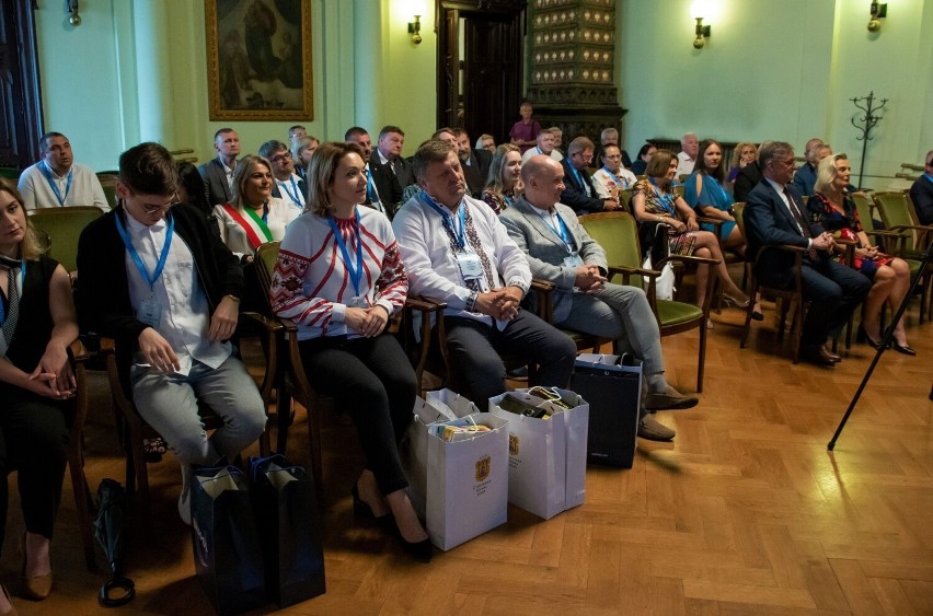 Nowy Sącz. Przedstawiciele miast partnerskich odwiedzili stolicę regionu. Przybyli z różnych krajów Europy i z Izraela. Mamy zdjęcia