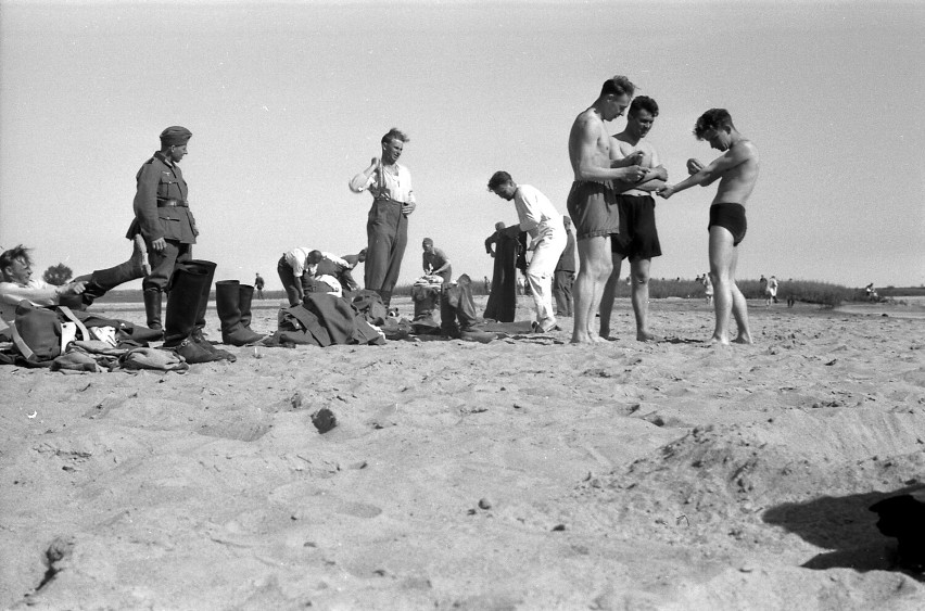 Upalne lato roku 1940. Unikalne ZDJĘCIA żołnierza Wehrmachtu