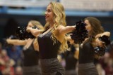 Cheerleaders Maxi Energa tańczą podczas meczu z Polpharmą Starogard Gd. [zdjęcia] 