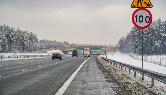 Budowa autostrady A1 w okolicach Radomska, Kamieńska i Piotrkowa Trybunalskiego. Zdjęcia wykonane w grudniu 2021