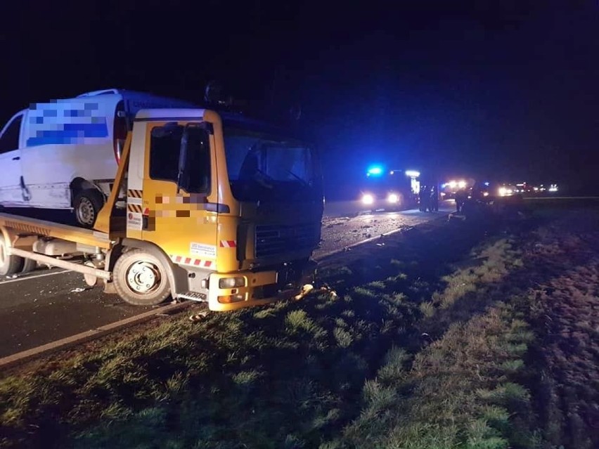 Wypadek na krajowej 45 w Żużeli. Nie żyje 28-letni kierowca osobowego peugeota