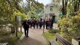 Seniorzy z klubu "Rawka" w Skierniewicach odwiedzili wczoraj Arboretum w Rogowie [ZDJĘCIA]