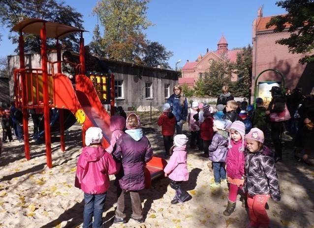 Ruda Śląska: W Orzegowie przy ul. Huloka otwarto nowy plac zabaw. To zasługa &quot;Młodzieży z Misją&quot;